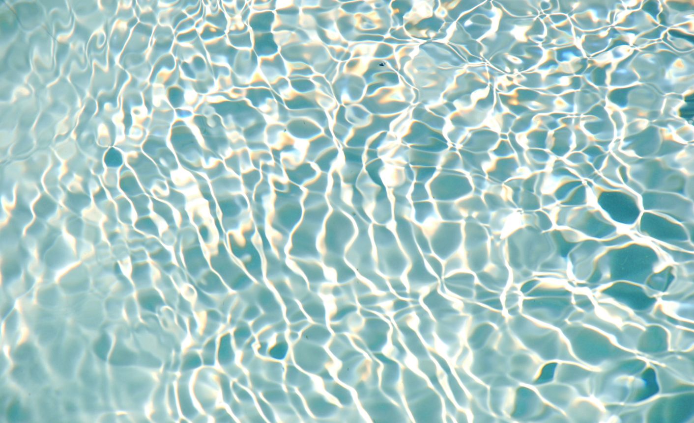 Clear sea water is shown in the image to symbolize how to write clearly.